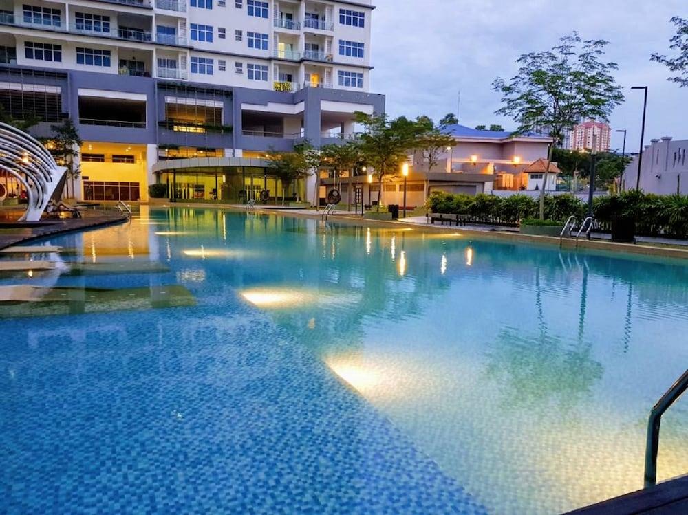 Puchong IOI Skypod Apartments Outdoor Pool