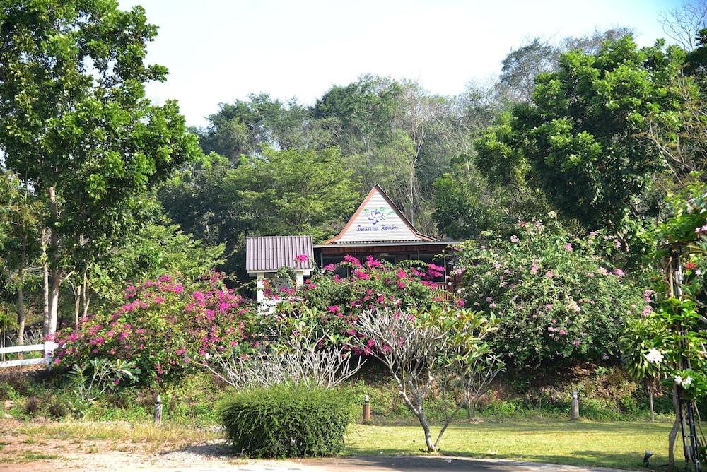 Mittraphap Resort Exterior