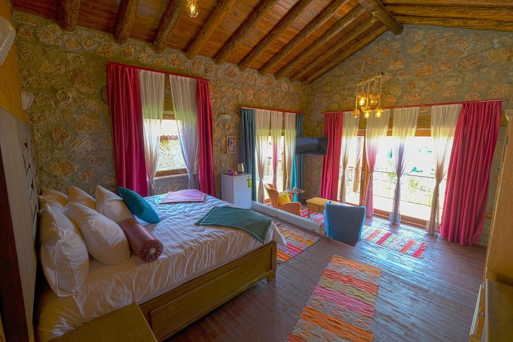 Cameli Tas Konaklar Room