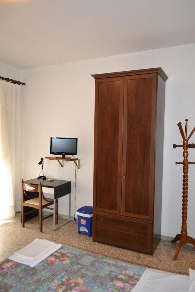 Albergo Abruzzese Room