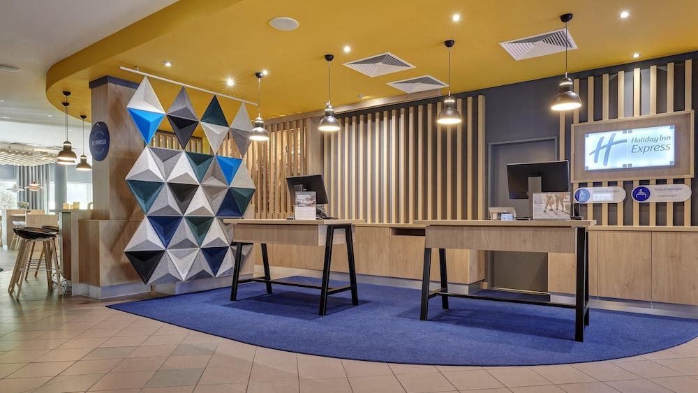 هوليداي إن إكسبرس كاي سن تو ن ايساد ي روفايب ي ايتش جي منطقة الاستقبال