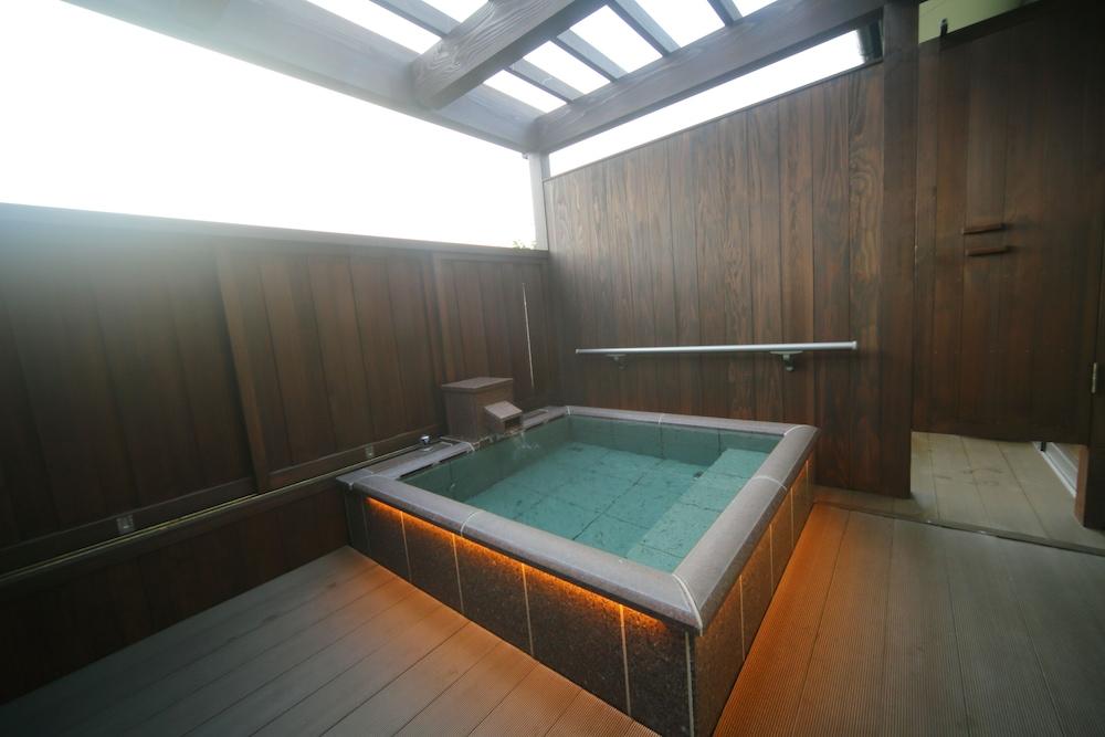 Asagirinomieru Yado Yufuin Hanayoshi Indoor Spa Tub