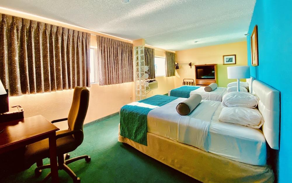 هاورد جونسون باي ويندام دينفر ويست أخرى