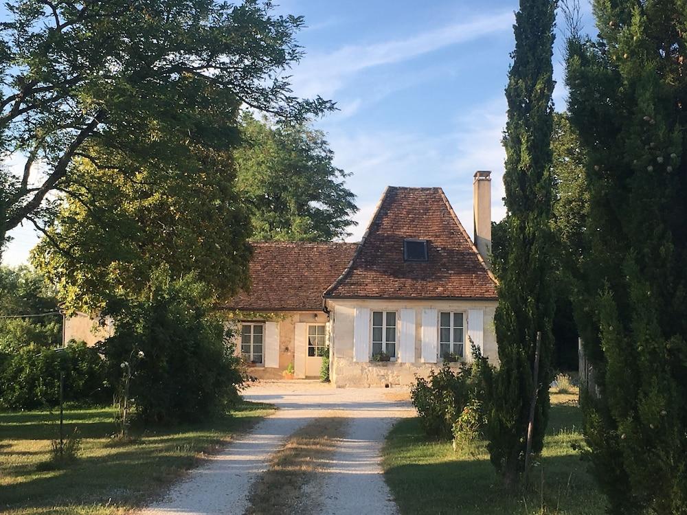 أوستال دو بومبون