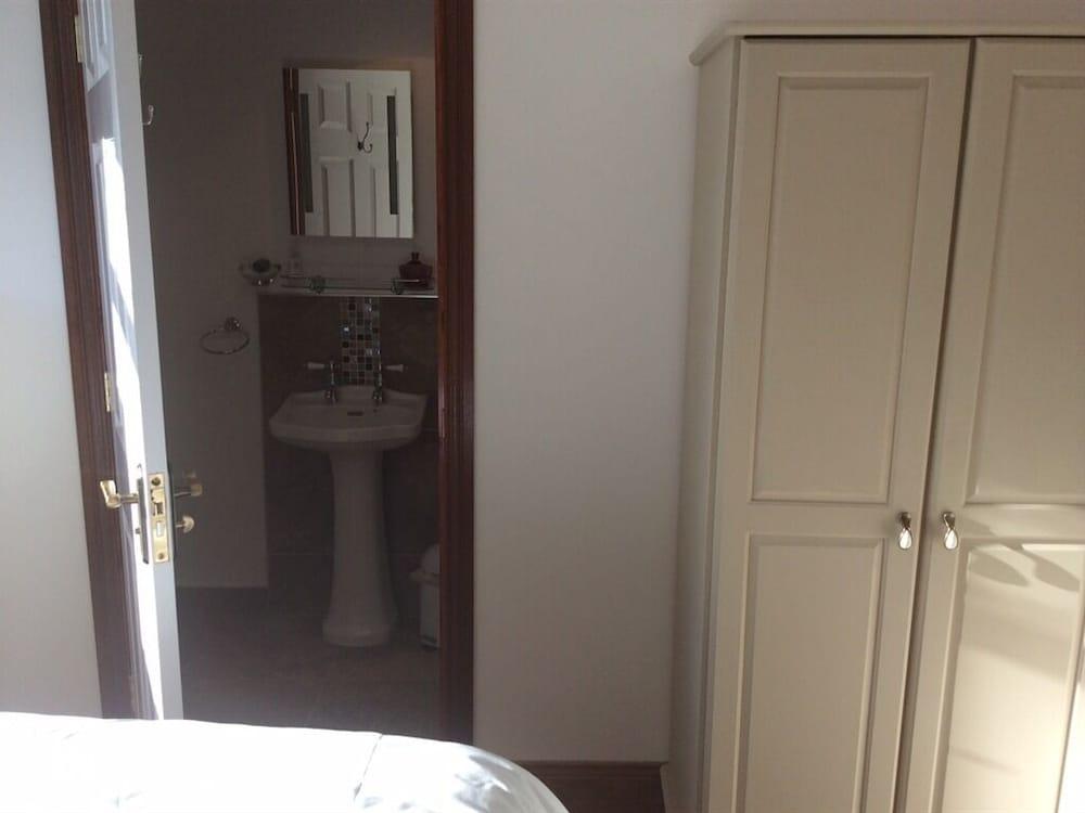 يو آر نيدز هوليدايز أيرلندا أخرى