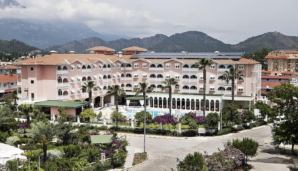 باشاس برينسيس باي ويردي هوتلز أدالت ٔنلي (+16)