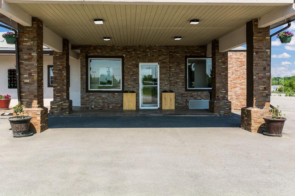 Quality Inn Exterior