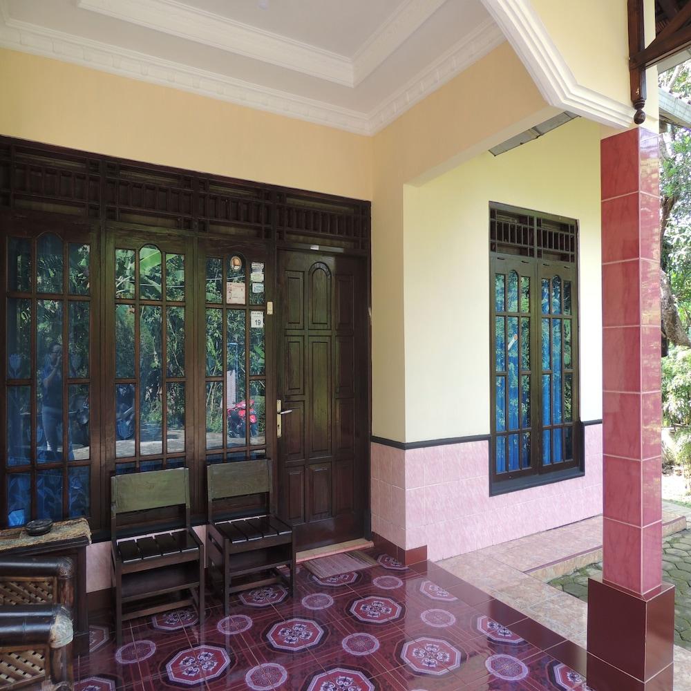 Penginapan Salsa Exterior detail