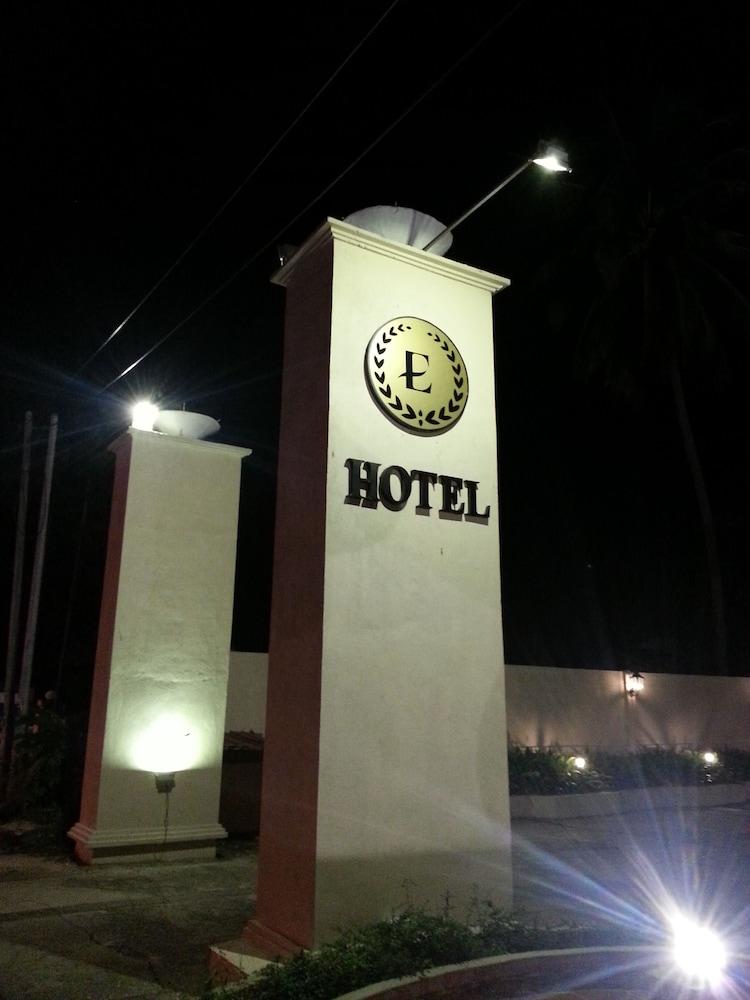 إيجل باي يهوتل تفاصيل الفندق من الخارج