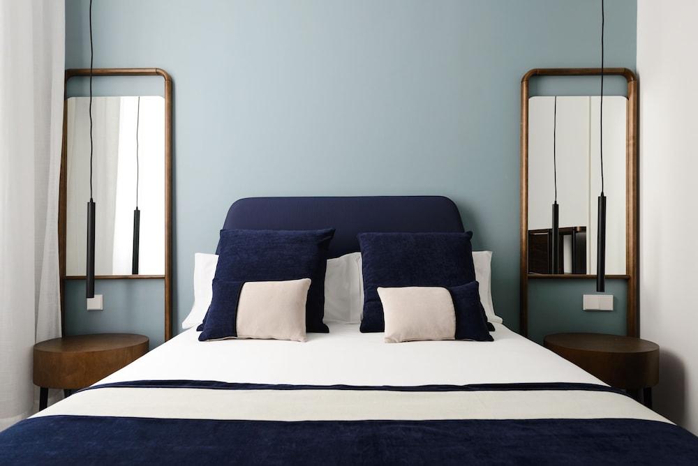SmartRental Collection Gran Via Centric Room