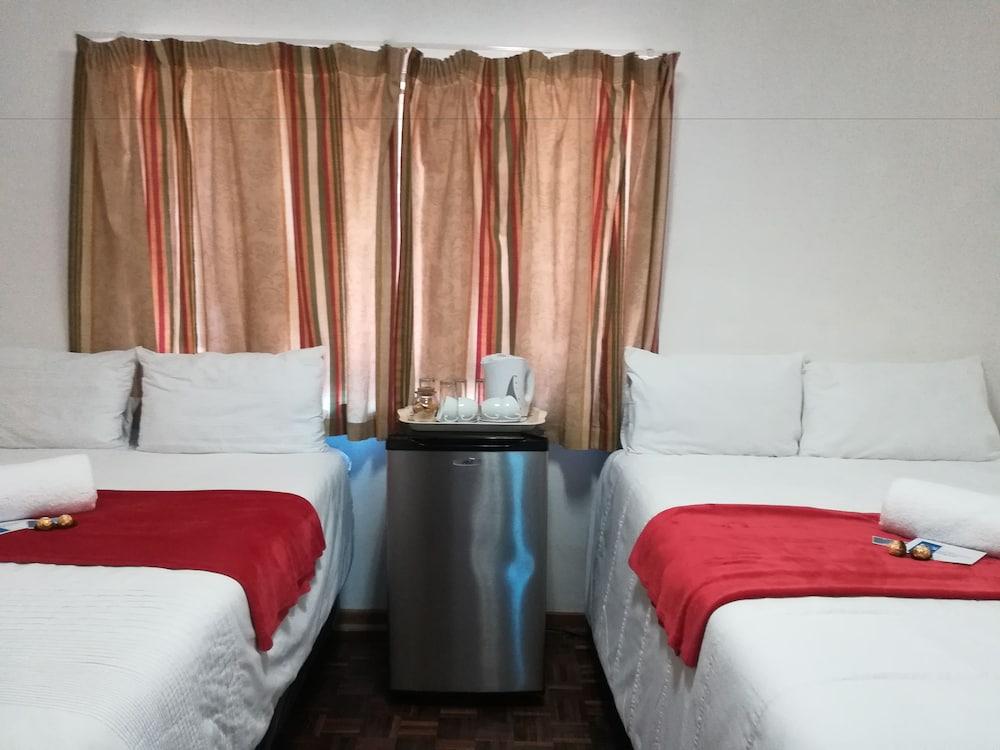 Quadj Guesthouse Room
