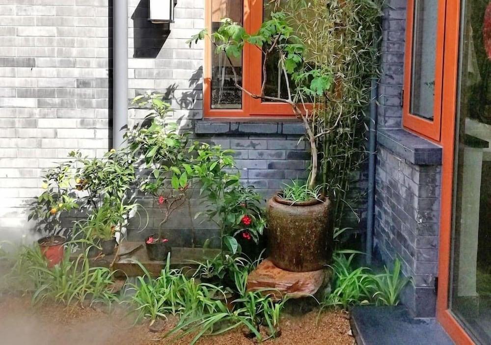 Habitat Quadrangle - Yu Ge Hutong Property Grounds