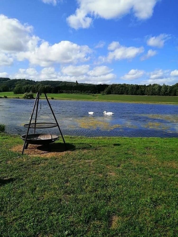 تمبلينج توم - دبل آند تو سينغلز المنطقة المحيطة بالمنشأة