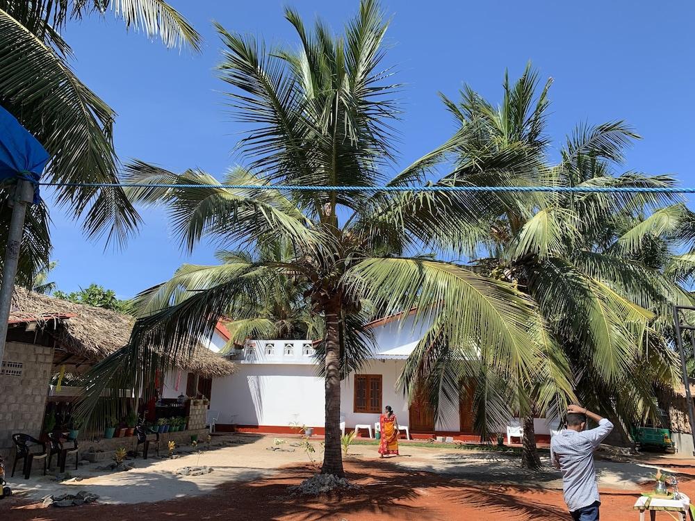 Palm view inn-Nilaveli