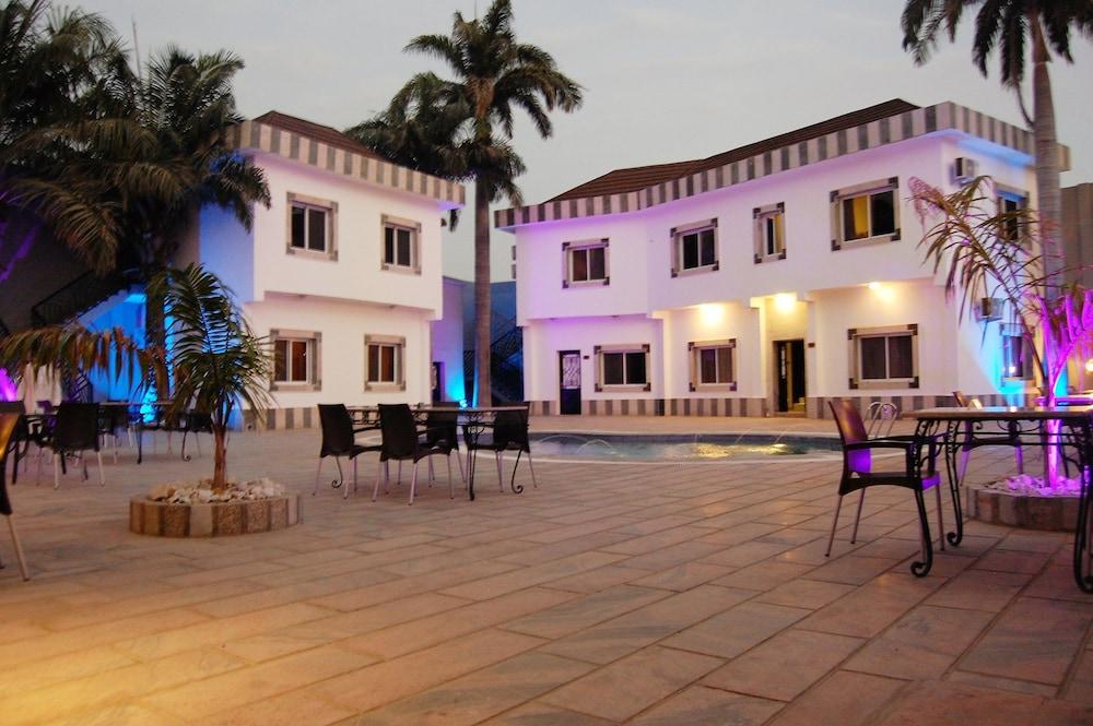 R & K Guest Palace Exterior