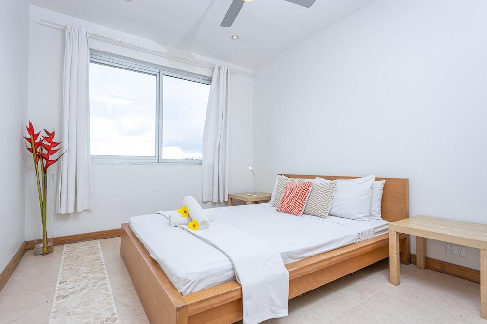 Ocean View Apartments Room