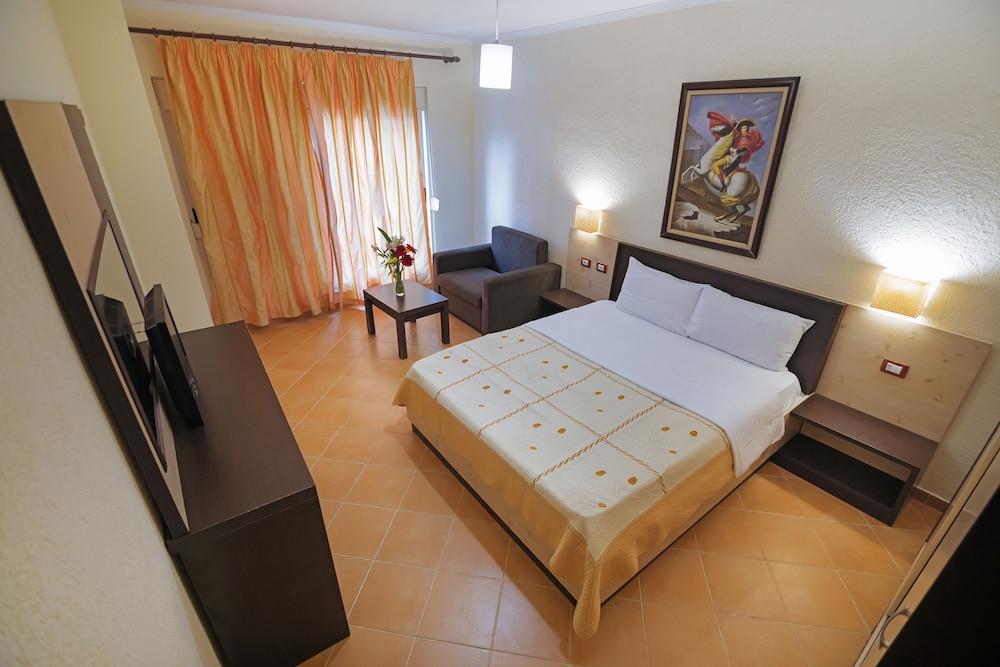 هوتل إيبيزا