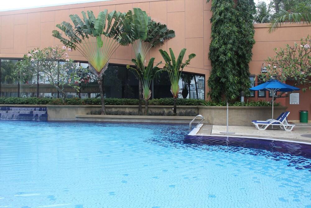 جراند سيرفيس سويت آت تايمز سكوير زحليقة مائية