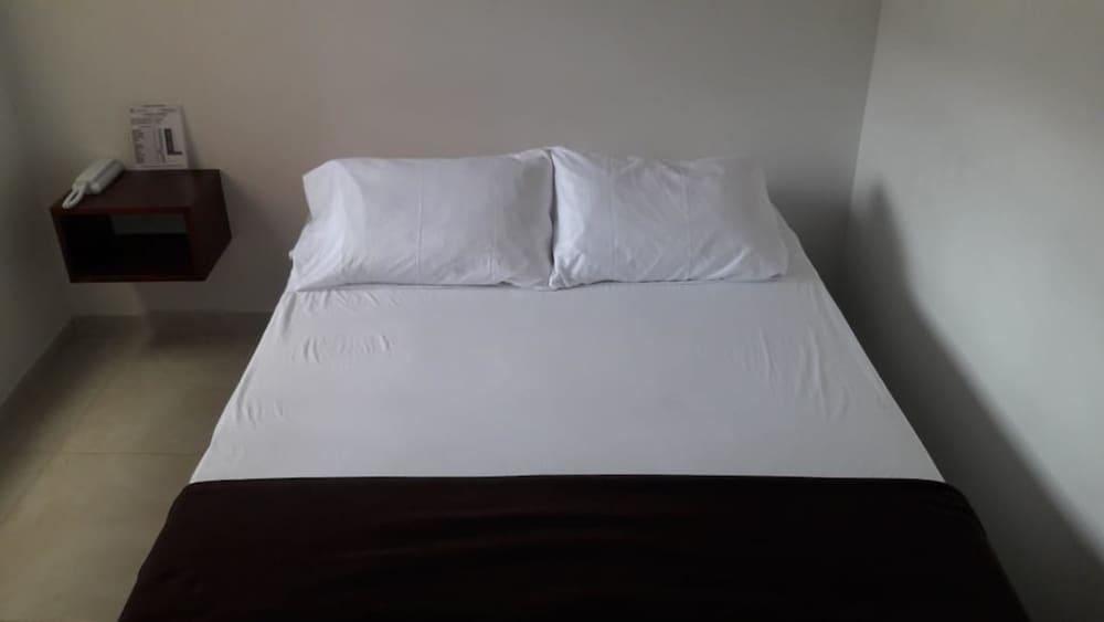 Hotel Don Luis Room