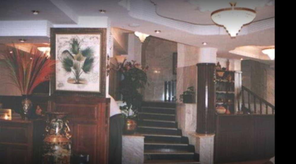 Houna El Ferdaous Reception