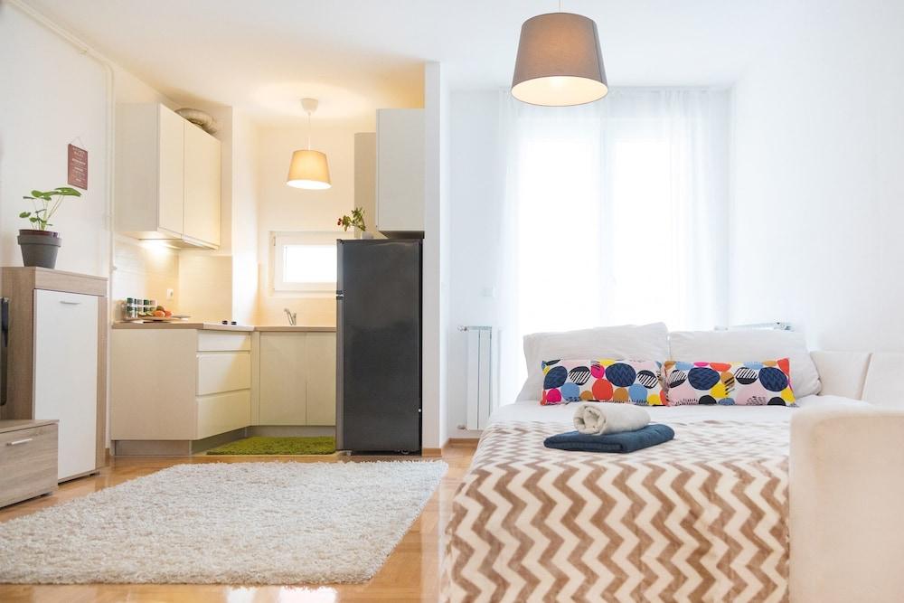 Cute and Sunny Studio in Zagreb With Balcony & Free Parking Room