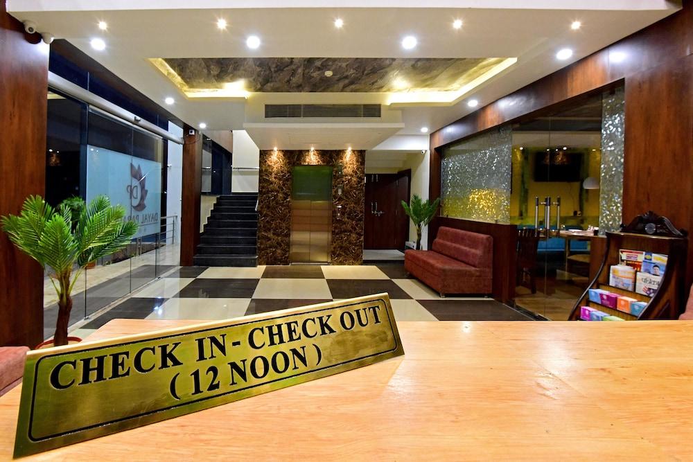 هوتل دايال شري بارادايس منطقة الاستقبال