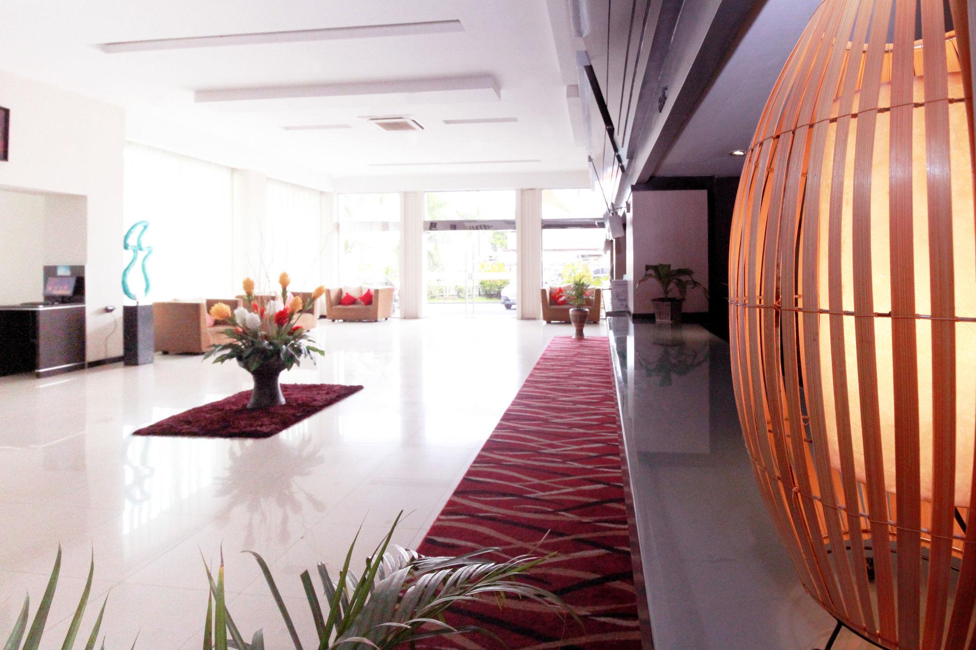Daima Hotel Padang أخرى