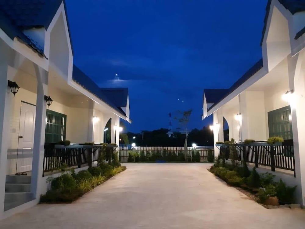 Jirawadee Resort Featured Image