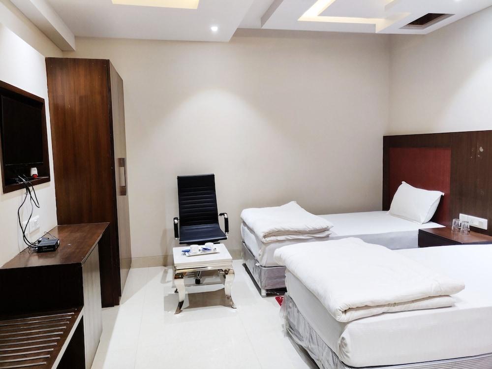 بودجايا سيفين إن هوتل إن ريستورانت غرفة