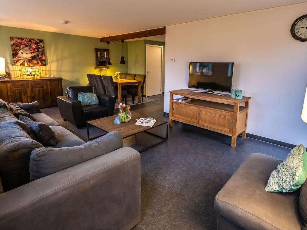 Superb Holiday Home on a Mini Campsite Near the Beach