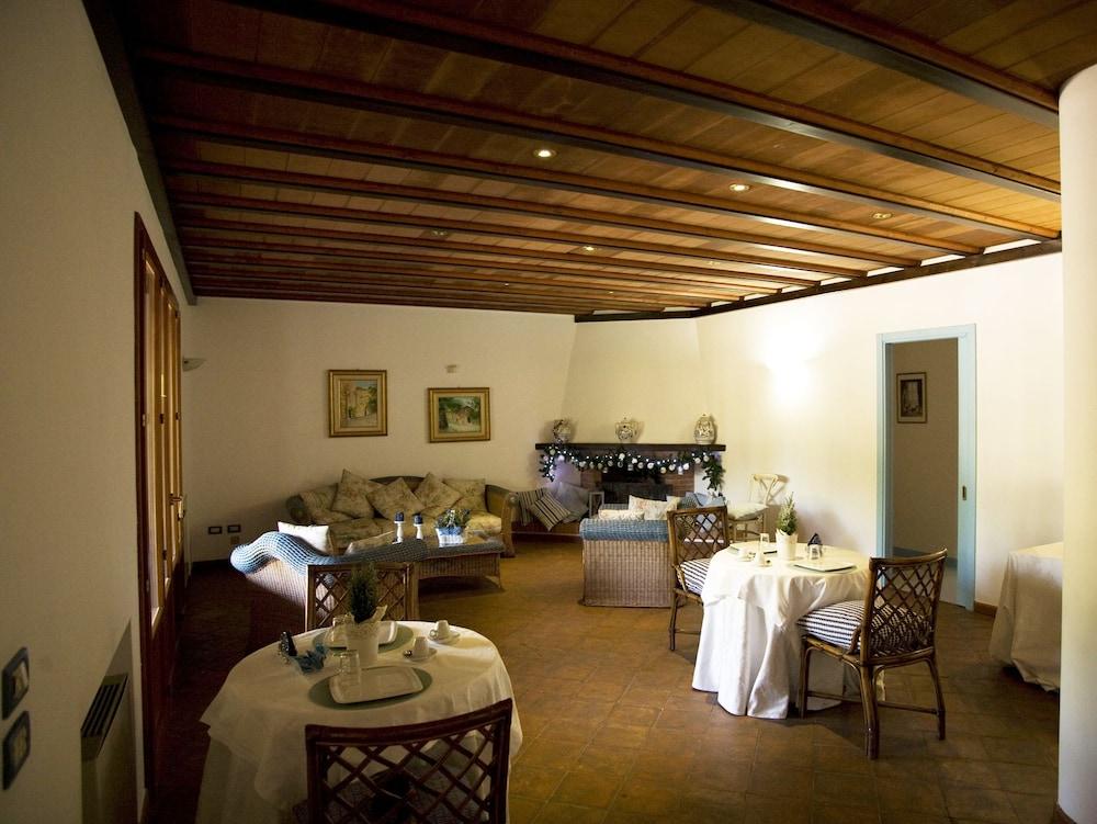 ألومبرا ديل بالميتو الردهة