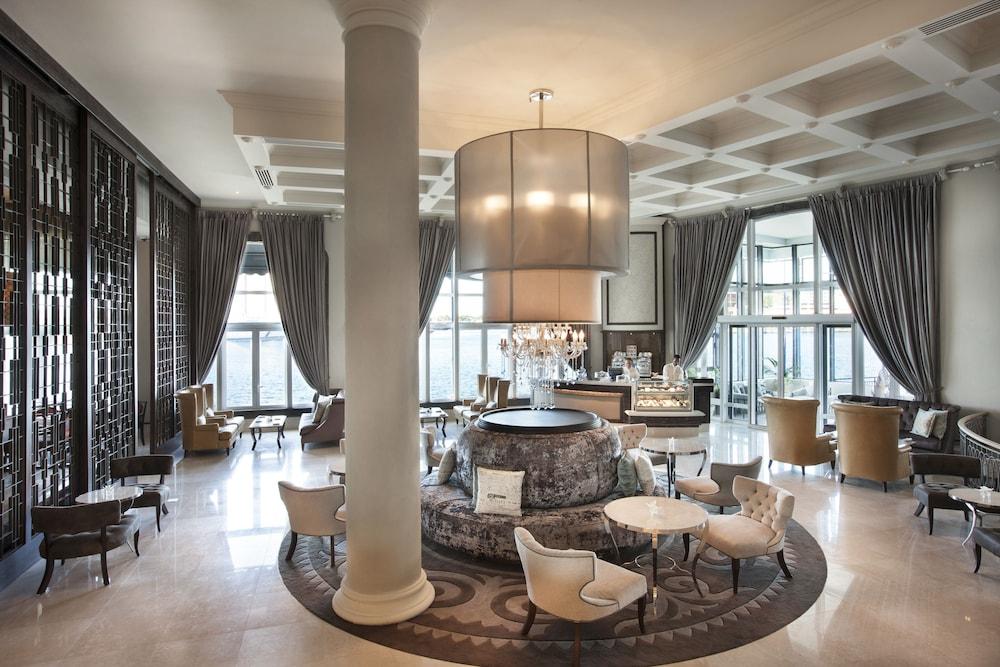 لابوردونيه ووترفرونت هوتل منطقة الانتظار في الردهة