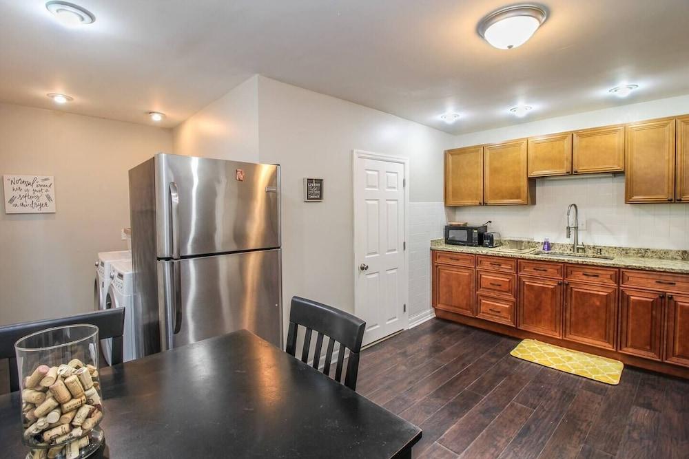 Updated Historic Condo - Minutes From Downtown Featured Image