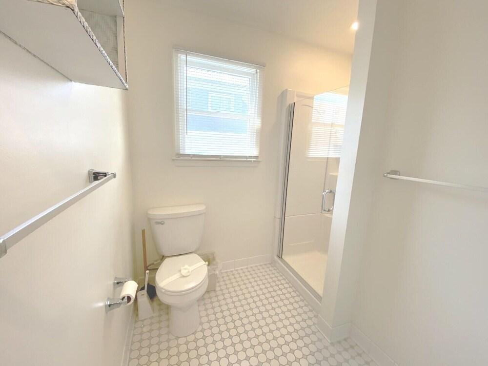 Barracuda 4 Bathroom