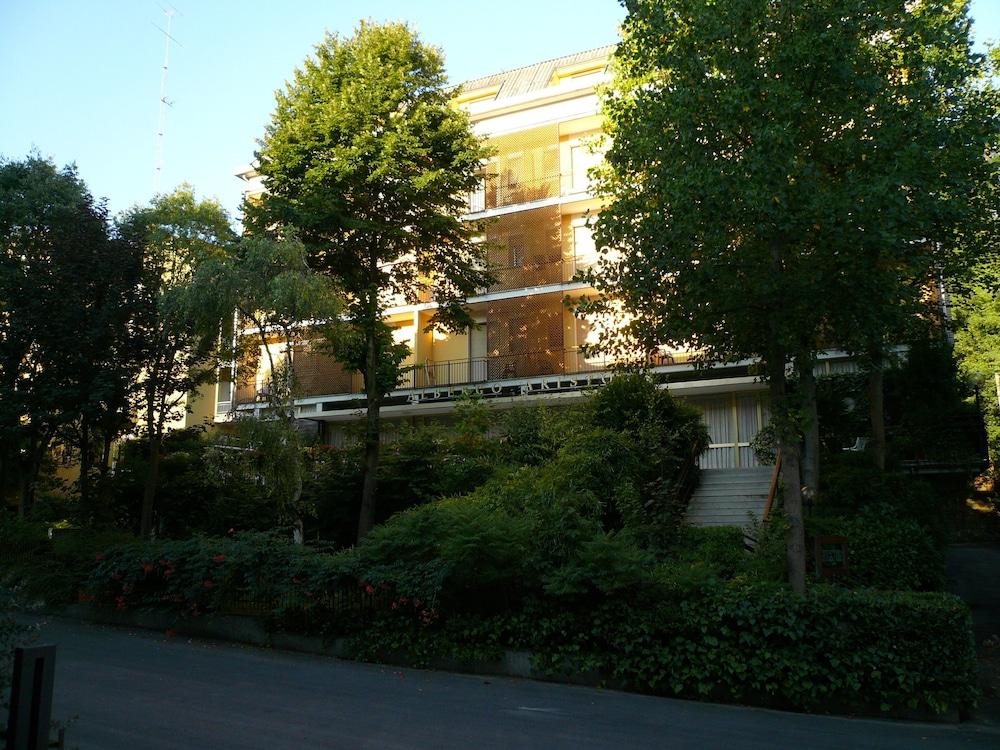 آلبيرغو آريستون الصورة الأساسية