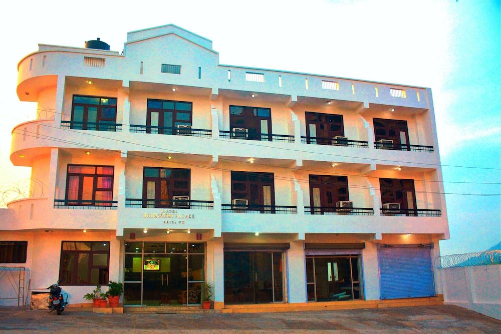 Hotel Maha Luxmi Palace Featured Image