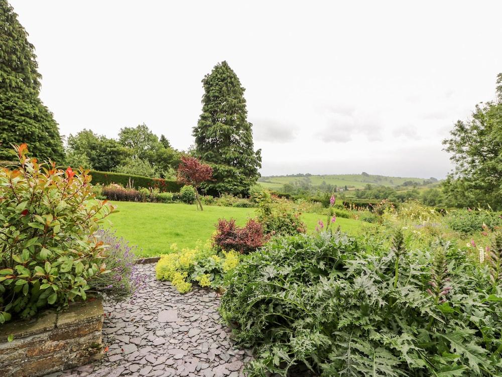 Cwtch Self Catering Property Grounds