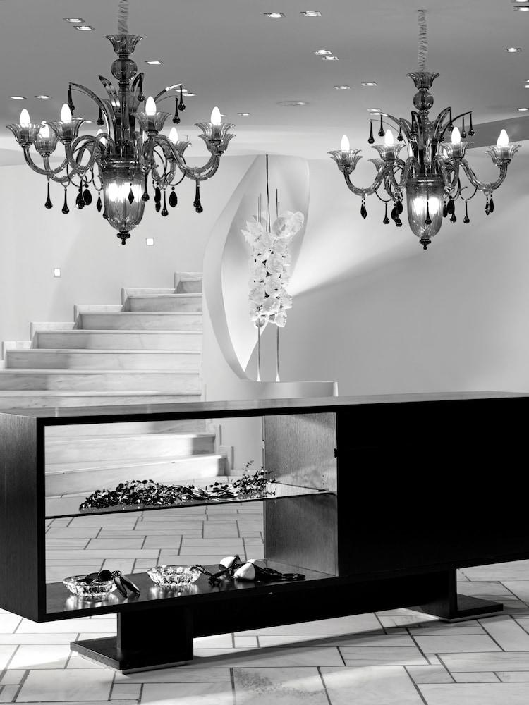 أوت أوف ذا بلو ٔومل جمن كلسيف ريزورت آند سبا الردهة