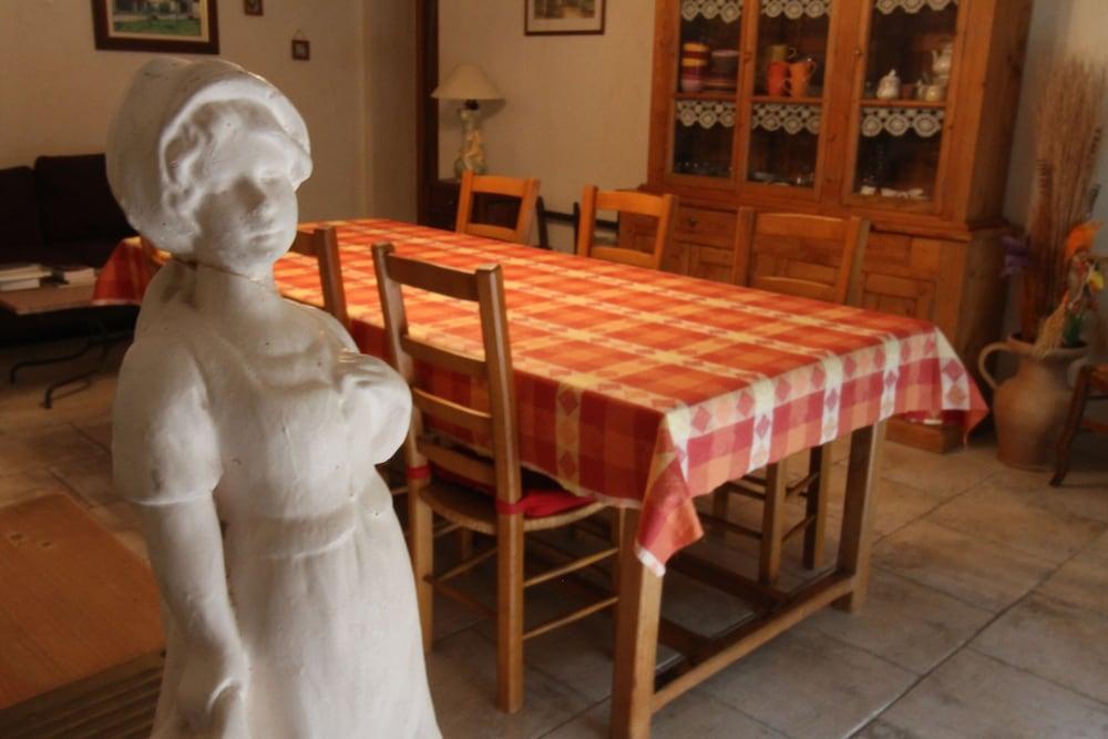 لو كلو دو لا فون - شامبر دوت داخلي