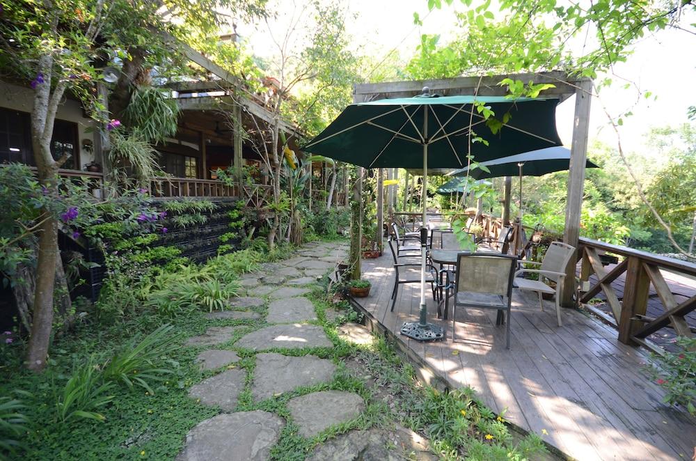 Lakeside Spendtime B&B Exterior detail