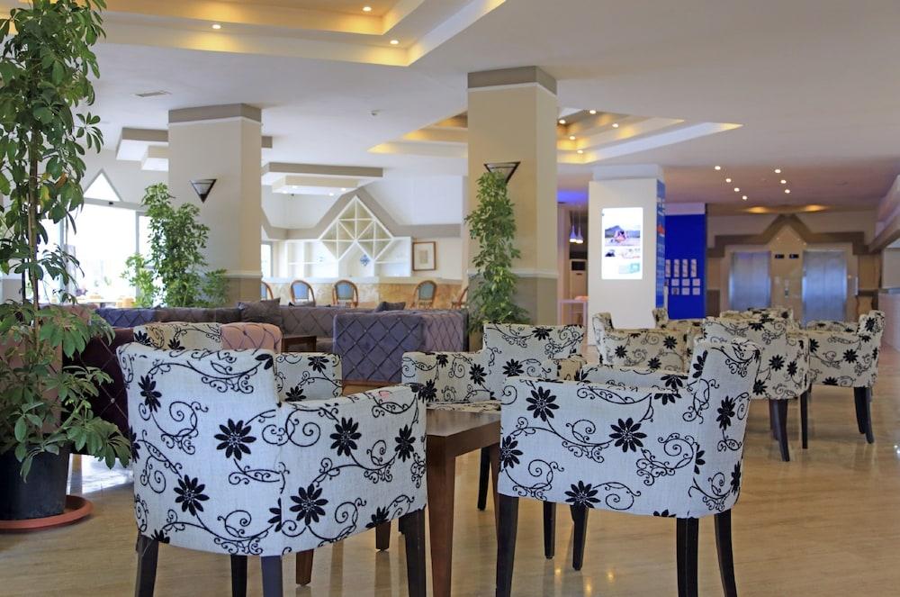 Labranda Güllük Princess - All Inclusive Lobby Sitting Area