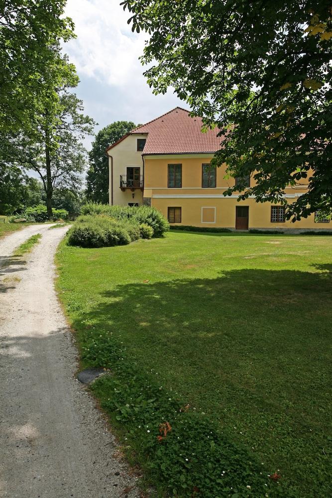 Zamek Jindrichovice Exterior