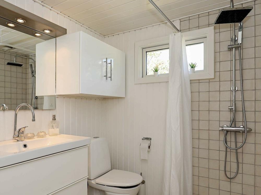 مودرن هوليداي هوم إن هوفدستادن ويذ روفيد تيراس حمام