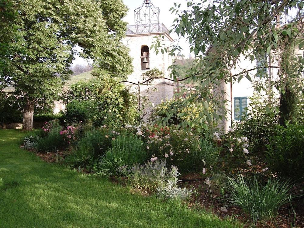 Château D'esparron Exterior