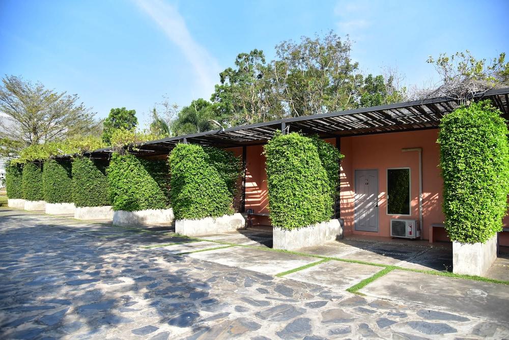 Mittraphap Resort Exterior