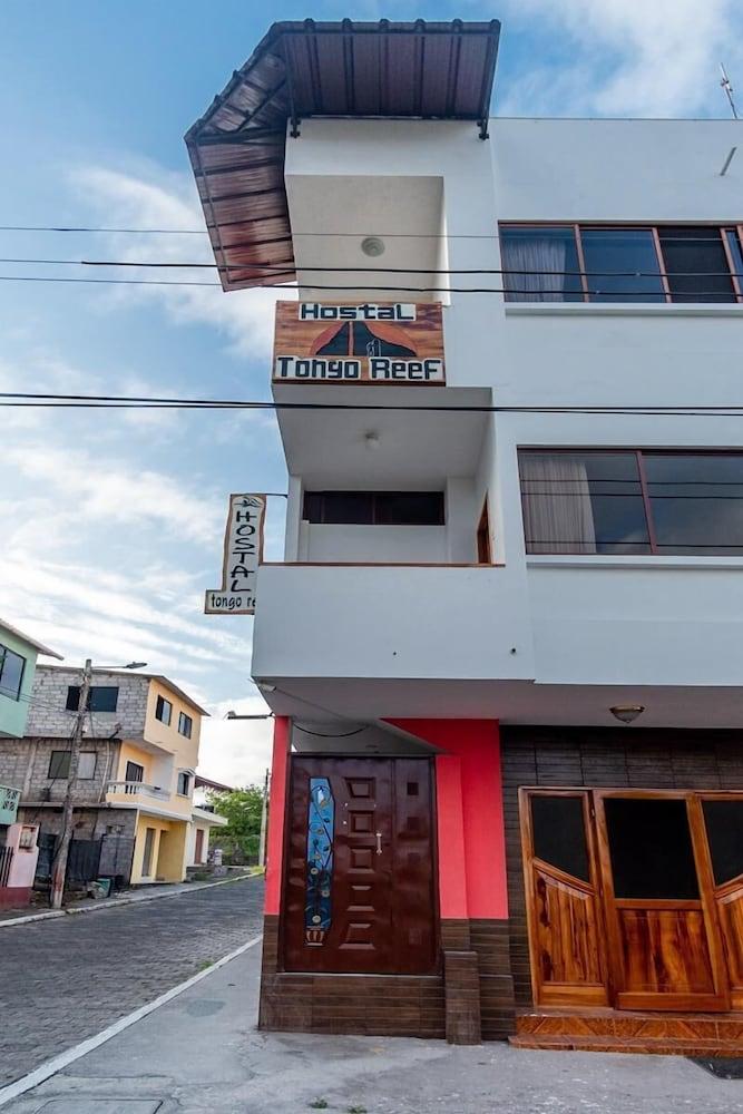 Hostal Tongo Reef Exterior