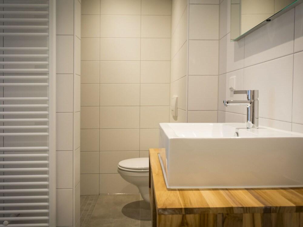 Apartment in Tasteful Farmhouse in De Cocksdorp, on the Wadden Island of Texel Bathroom