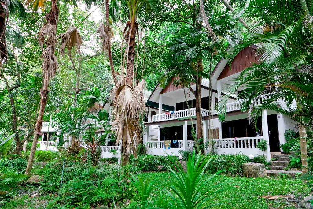 Fullmoon Beach Resort Featured Image