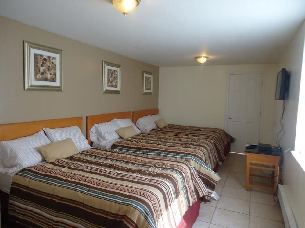 HC-127 Beach Haus Room