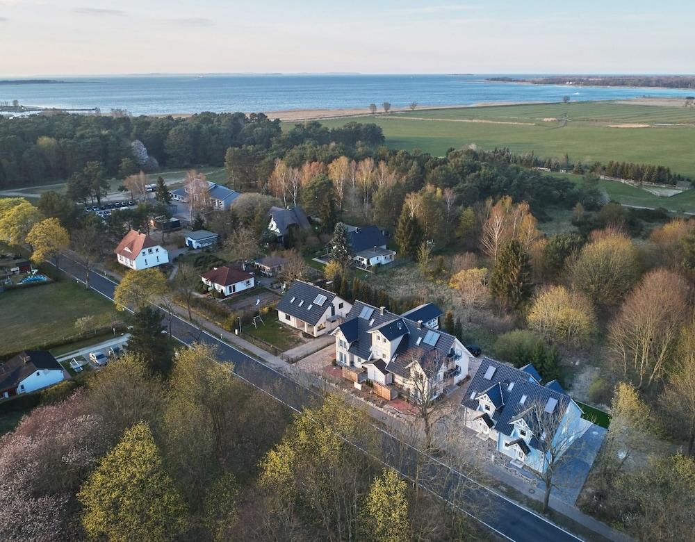 Freester Kapitänshäuser Aerial View